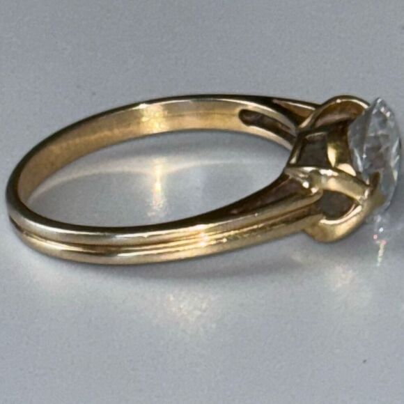 10kt YG double strand band CZ large solitaire diamond Sz 8 - Picture 5 of 10